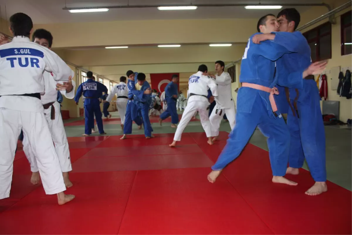 Ümit Milli Takımlarımız 2010 Yılının 2. Hazırlık Kampında Samsunda