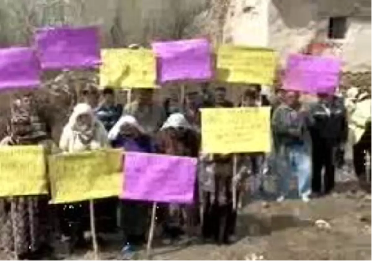 Sivas - Köylülerden İlginç Yol Protestosu