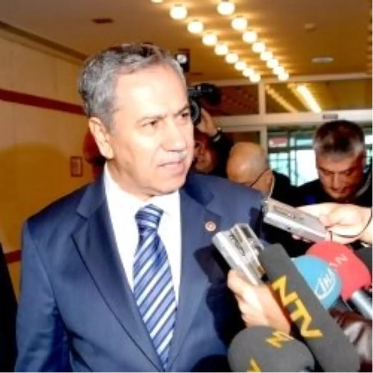 Arınç: Sıkılmış Yumrukla El Sıkılmaz