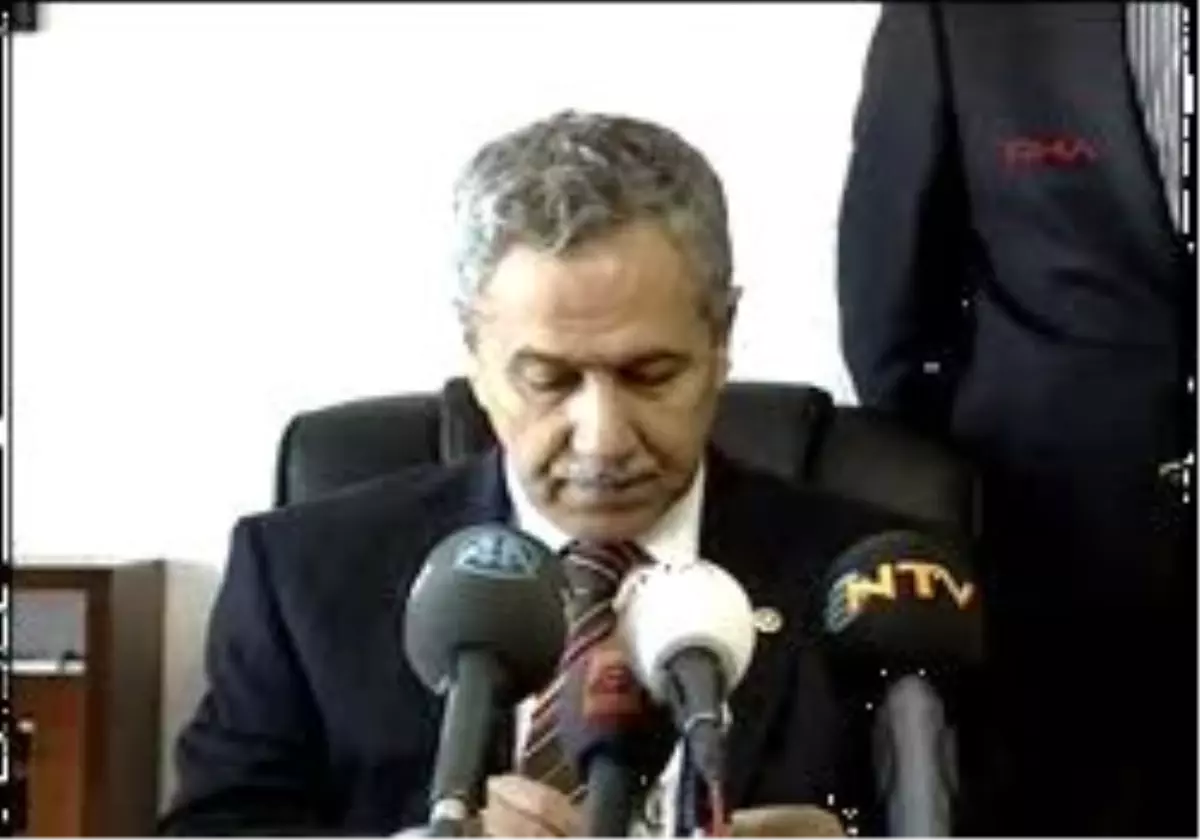 İzmir - 1//Arınç ``Attıkları Taş Bumerang Gibi Başlarını Yar