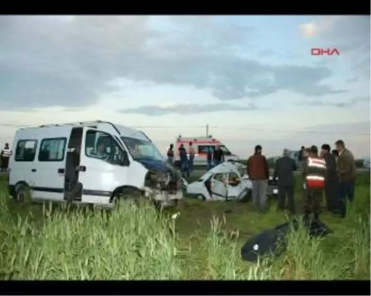 Kozan\'da Trafik Kazası:2 Ölü 3 Yaralı