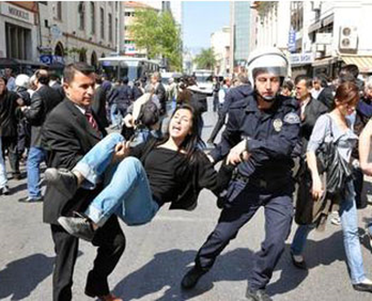 Ygs Sınavını Protesto Eden Öğrenciler Dershane İsgal Etti