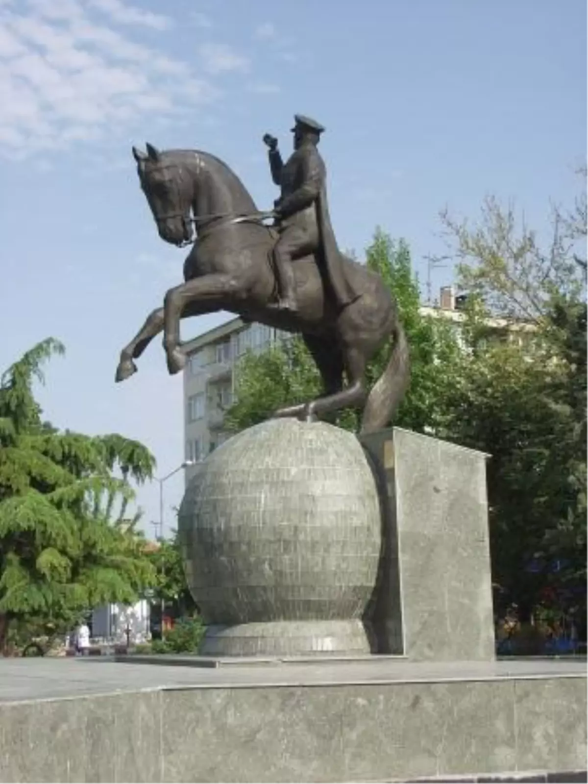 Denizin Dibinde Atatürk Heykeli