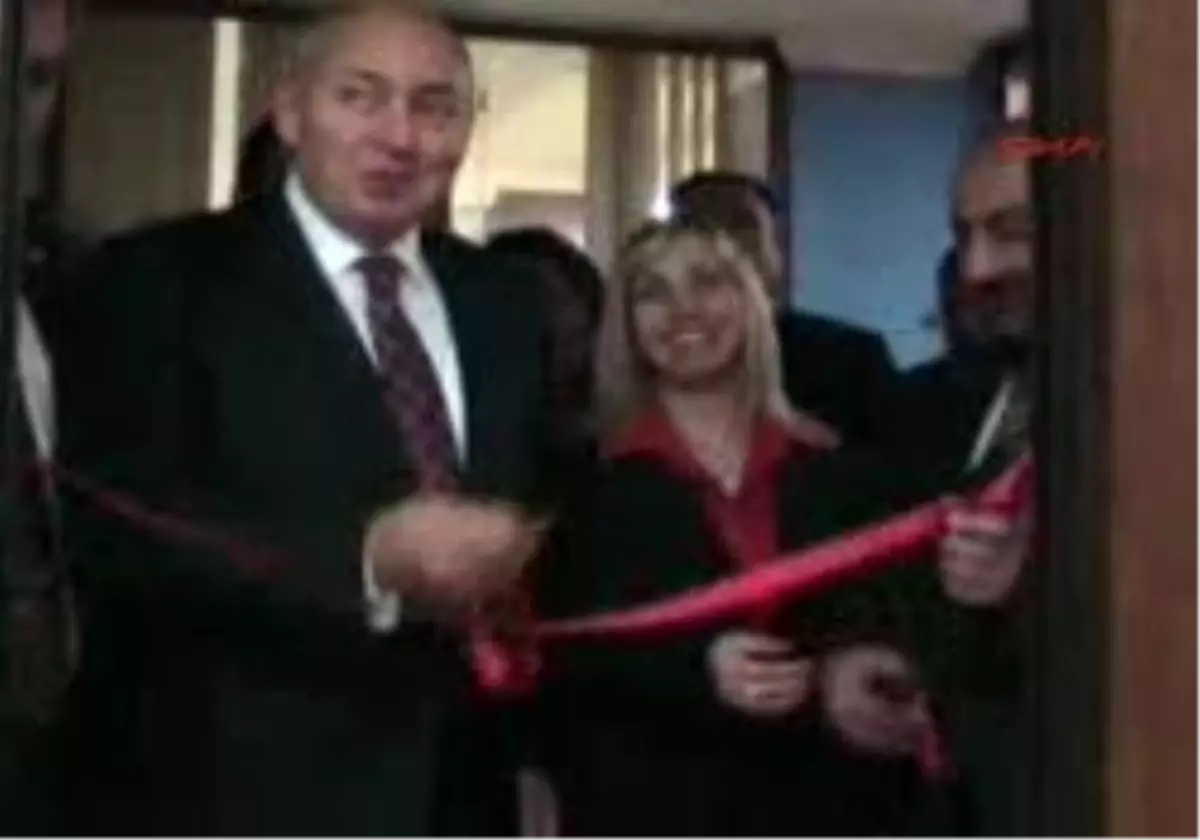 Ağrı - Şair Vali, Nisan Ayında Kar Yağmasını Mısralara Anlat