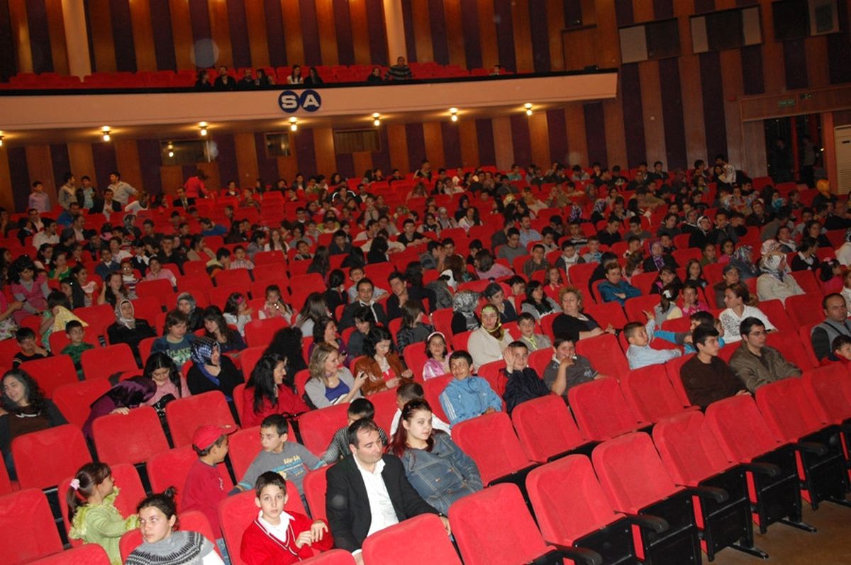 Kartepeli Çocuklar Tiyatroya Gittiler 


