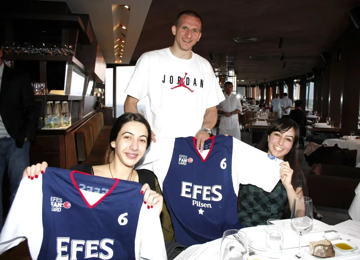 Efes Fan Card Talihlileri Sinan Güler İle Buluştu