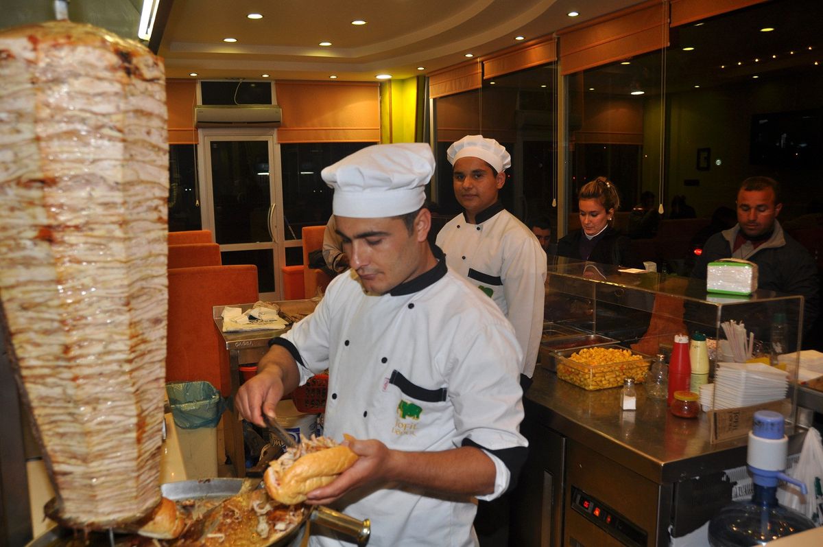 Tofil Döner Büyüyor Yatırımlarını Hızla Sürdürüyor