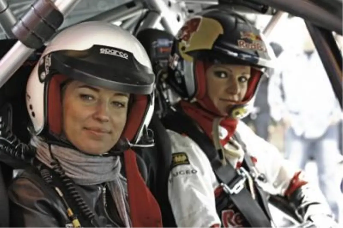 Ünlüler İstanbul\'daki Ralli Heyecanını Dünya Şampiyonlarından Önce Yaşadılar!