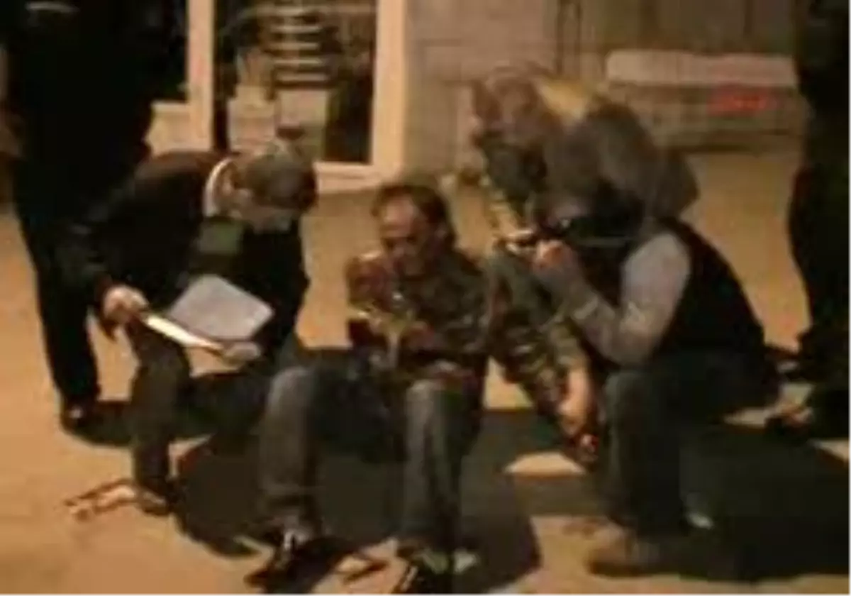 Bursa - Garson Sarılmak İstedi, Travestiler Bursa´Yı Karıştı