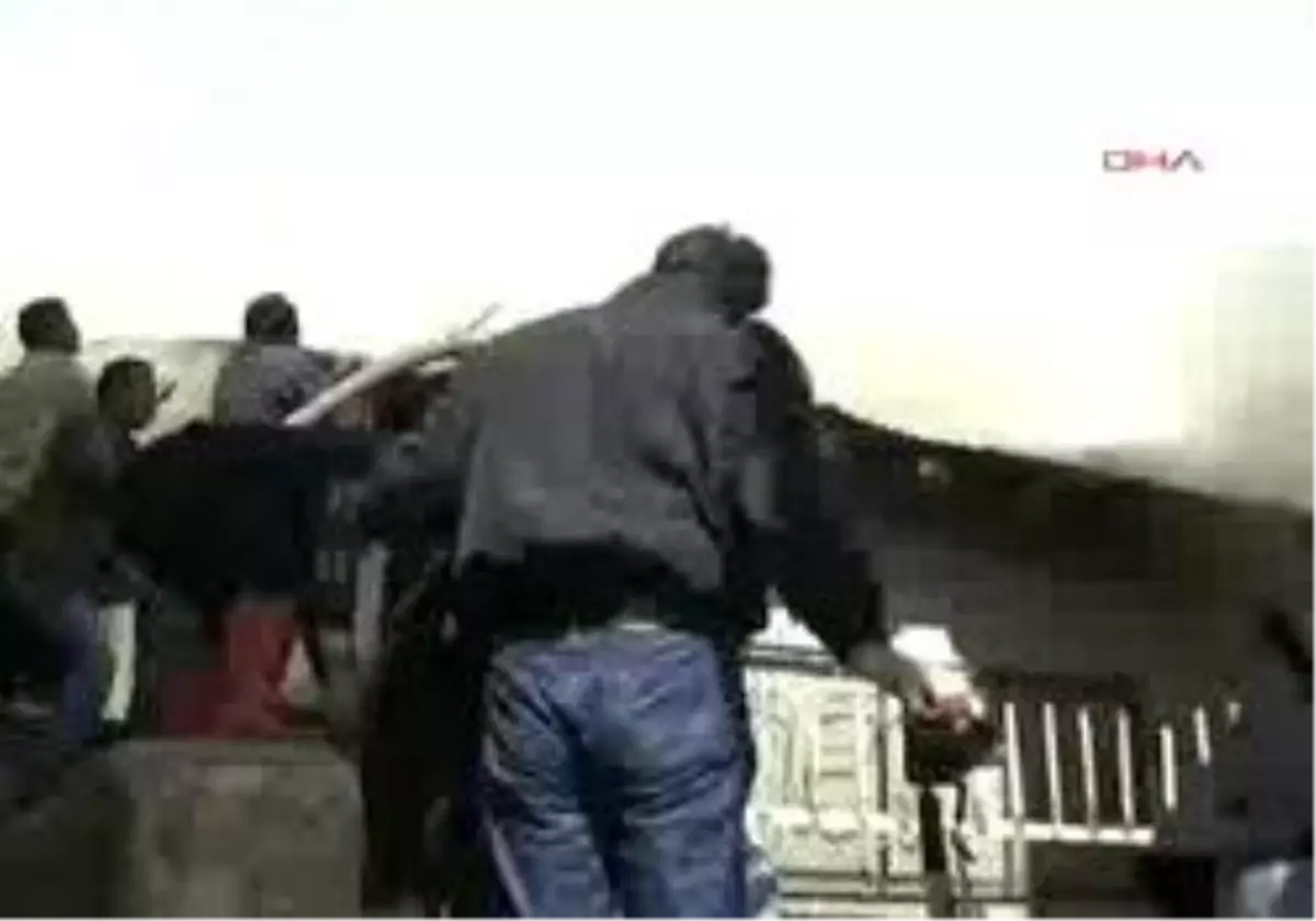 Hakkari?De Eski Sinema Salonunda Yangın