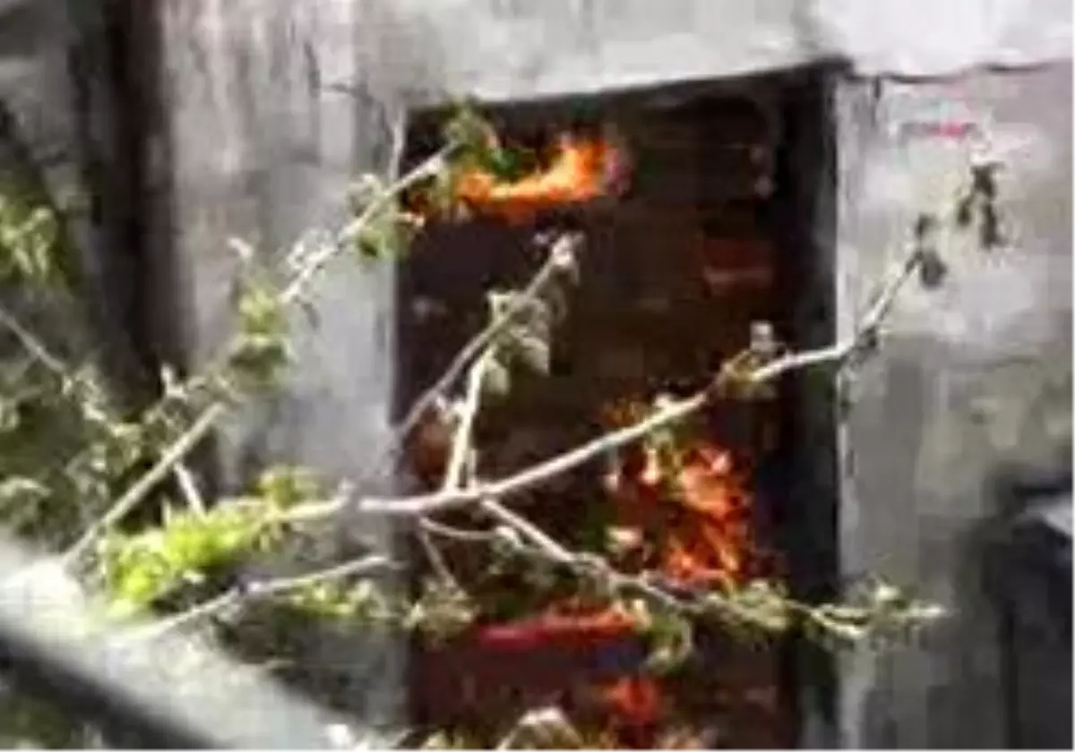 Hakkari - Ek Görüntü//Hakkari\'De Eski Sinema Salonunda Yangı