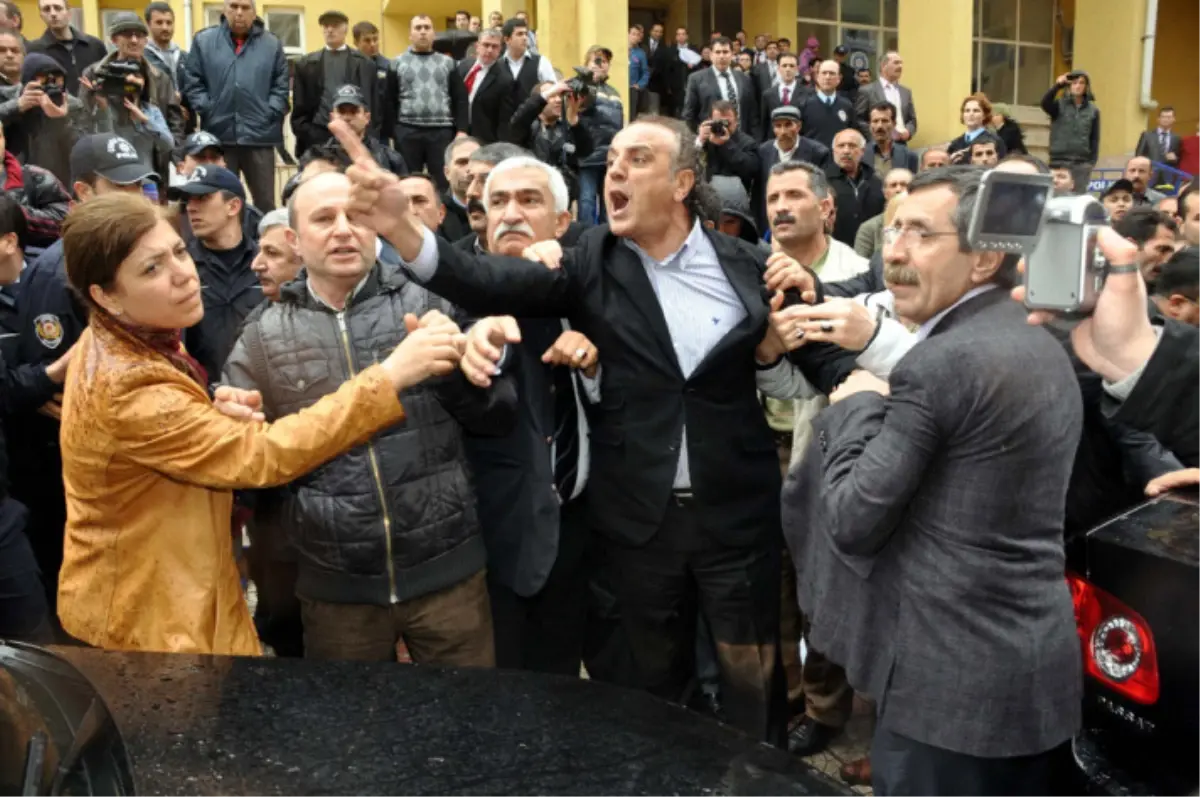 Sakık'ı Kızdıran Tartışma!