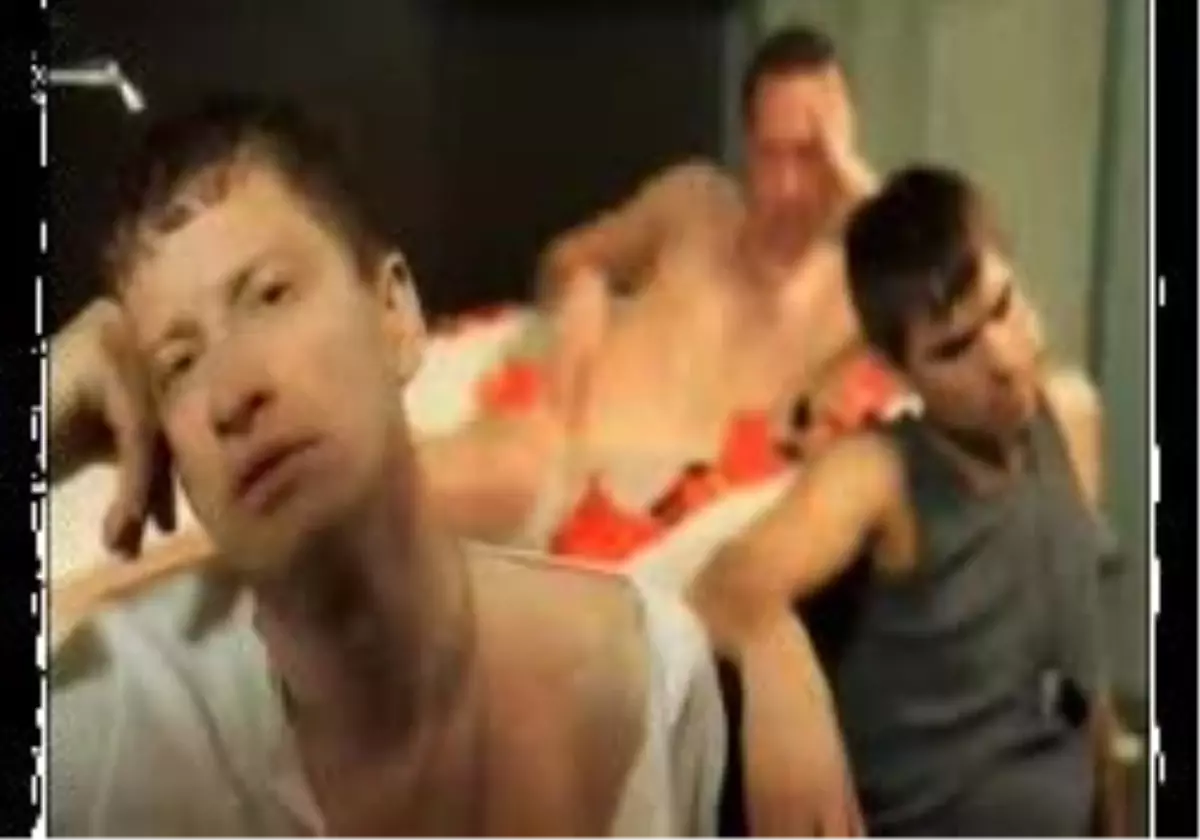 Aşkını Banyo Küvetınden Ilan Edınce Sert Tepkı Aldı