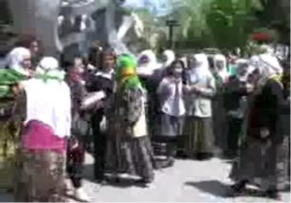 Diyarbakır - Bdp\'Li Kadınlar Ahmet Türk\'E Yapılan Saldırıyı