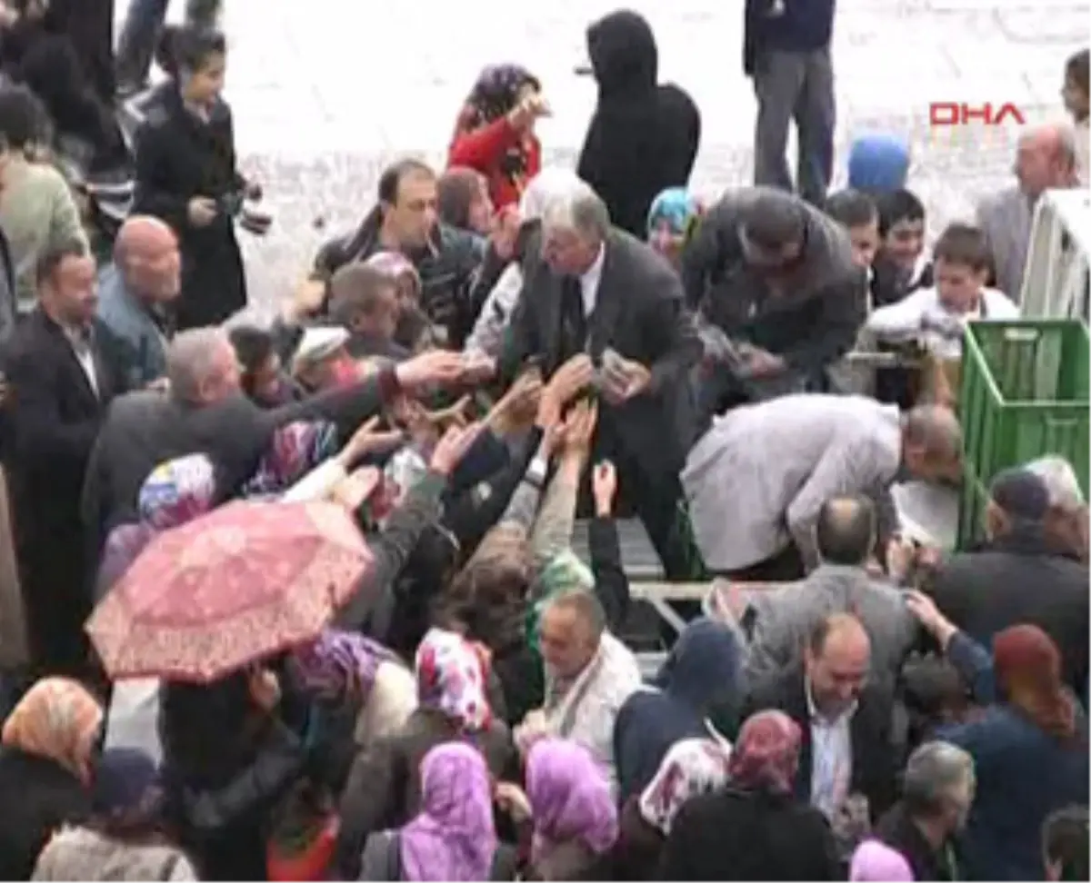 Kırıkkale\'de Kutlu Doğum Haftası Etkinliğinde Aşure İzdihamı