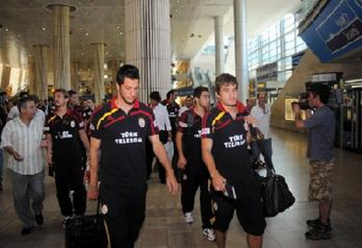Galatasaray İzmir\'e Özgener\'le Geldi