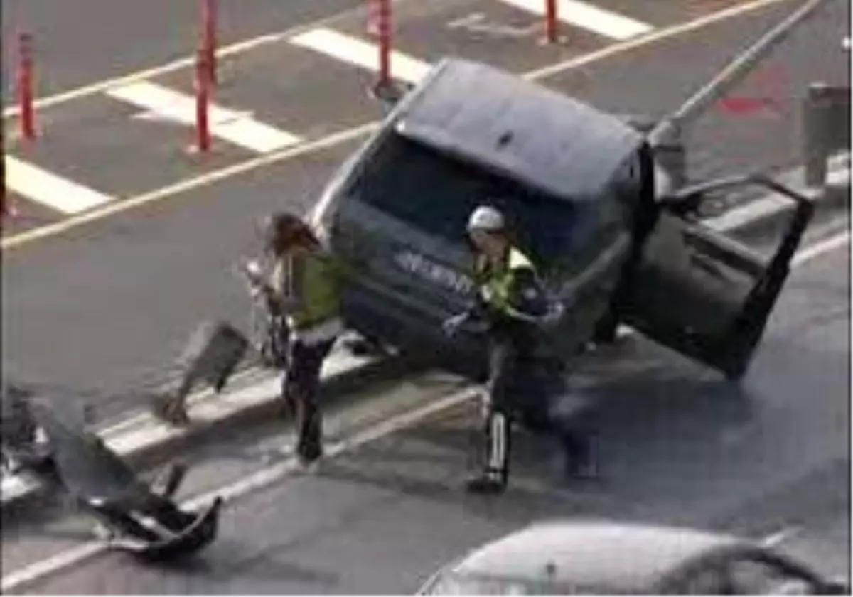 Cip Metrobüs Yoluna Girdi