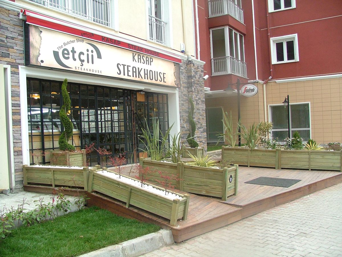 Steak House Fırtınası Bahçeşehirde`De Esmeye Hazır




