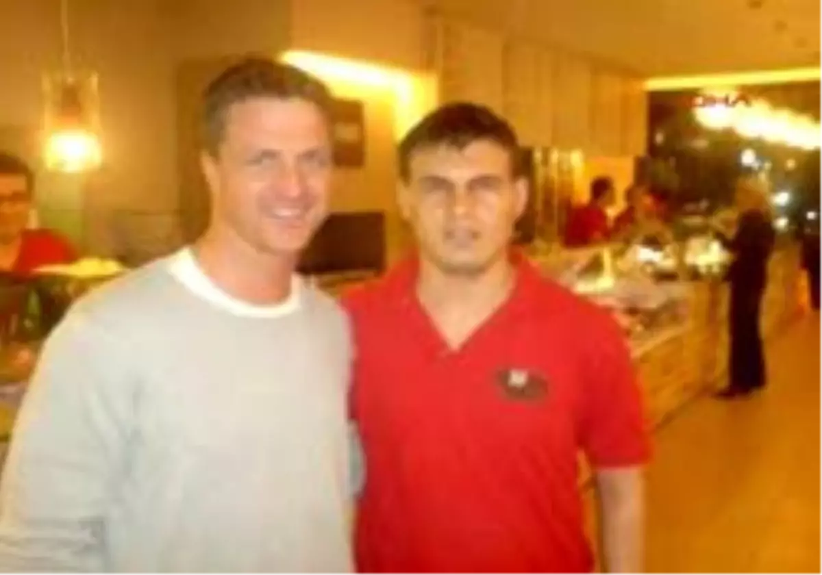 Almanya\'Da Ünlülerin Dönercisi Oldu