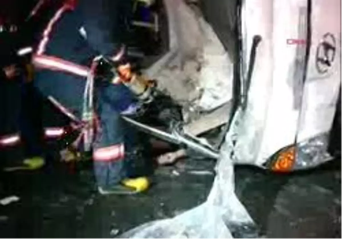 Devrilen Kamyonetinin Altında Can Verdi