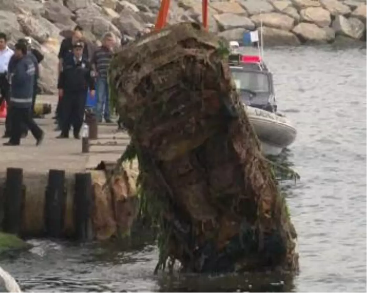 Denizde Mühimmat Arayan Polis 'Otomobil' Buldu