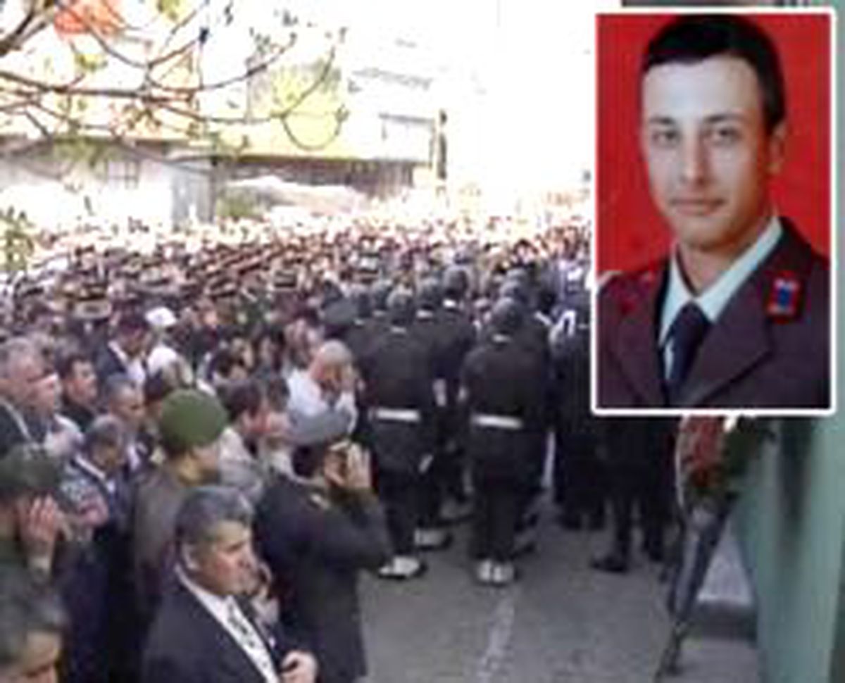 Gözyaşlarıyla Uğurlandı