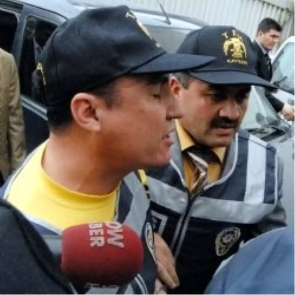 Bakana Yumruk Tutuklattı