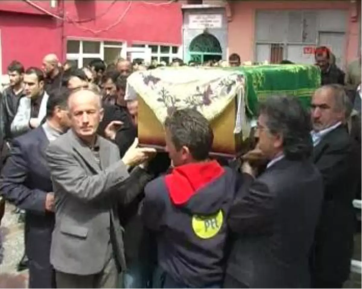 Kazada Ölen Üniversiteli Sevinç Toprağa Verildi