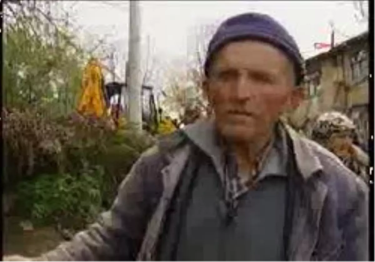 Kocaeli - Kandıra\'Da 70 Yıllık Tek Katlı Ahşap Ev Çöktü