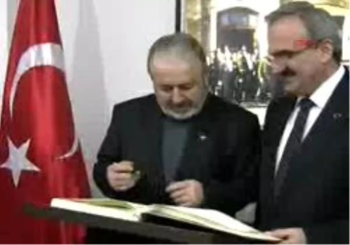 Van - Başpiskopos Aram Ateşyan Akdamar Kilisesi İçin Haç İst