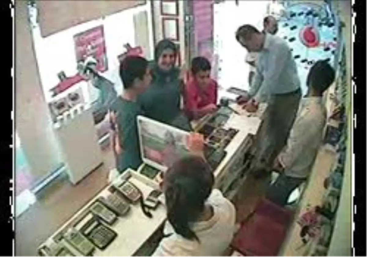 Adapazarı - İki Telefon Arasında Tercih Yapmakta Zorlanınca