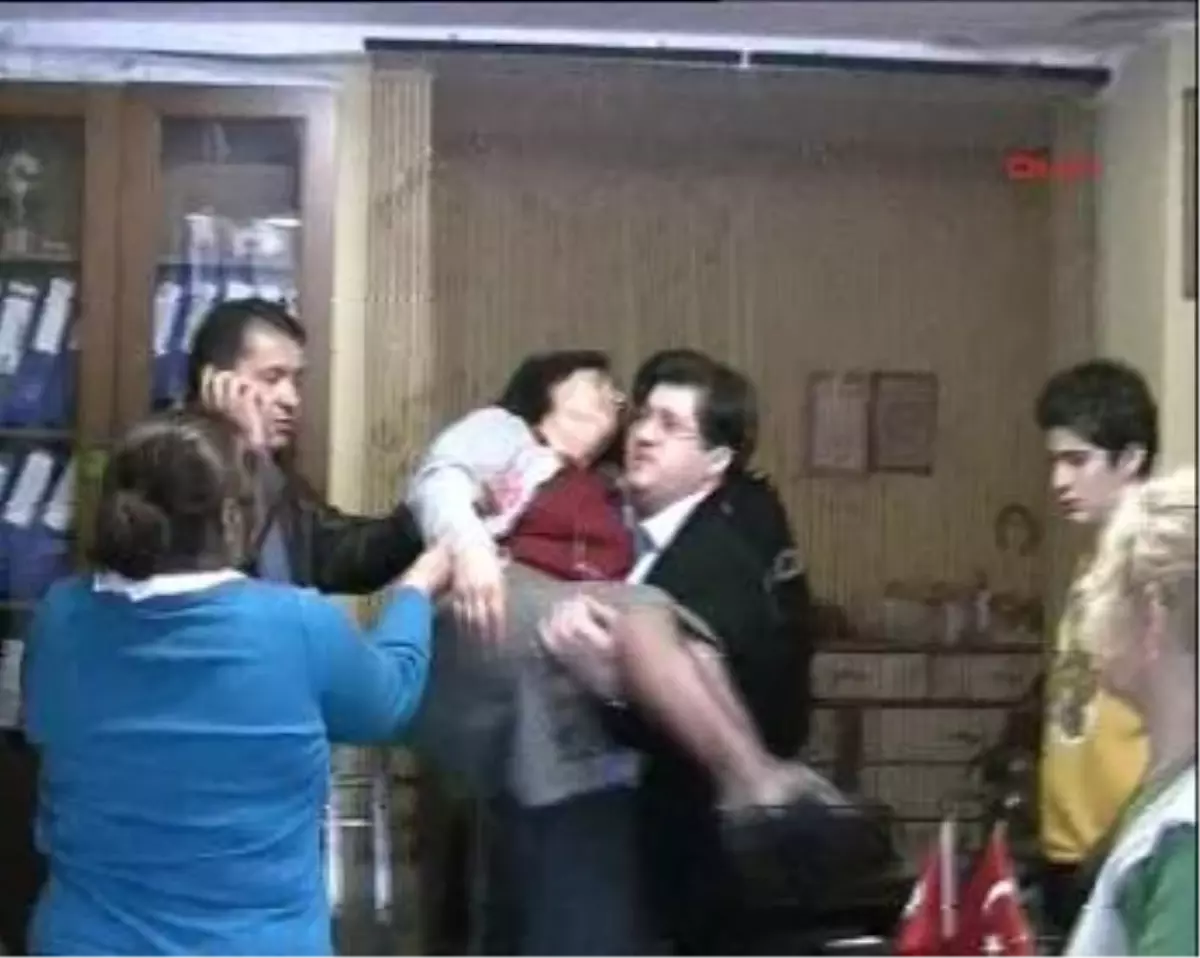 Kadın Muhtar ile Emlakçının Kavgasında Silah Konuştu