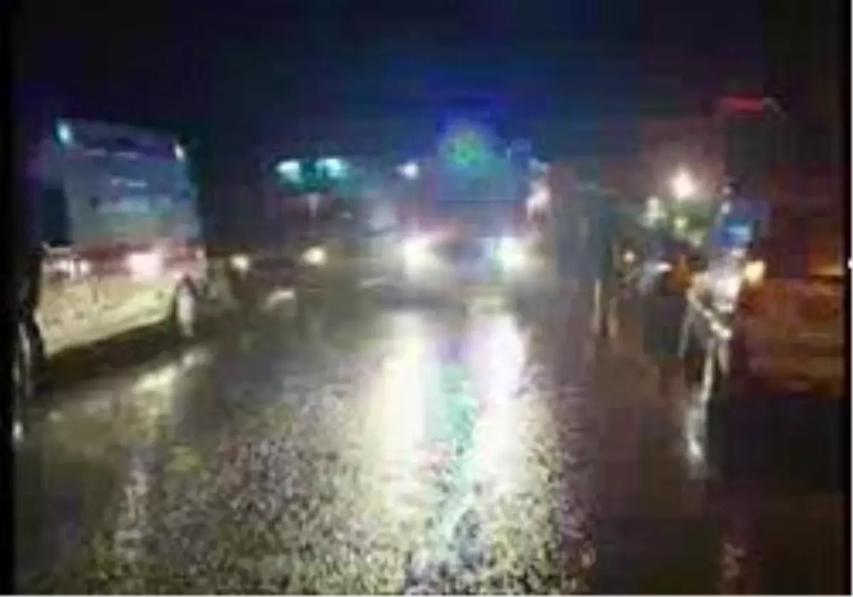 Tatva- 1//Tatvan´Da Trafik Kazası: 1 Ölü, 15 Yaralı