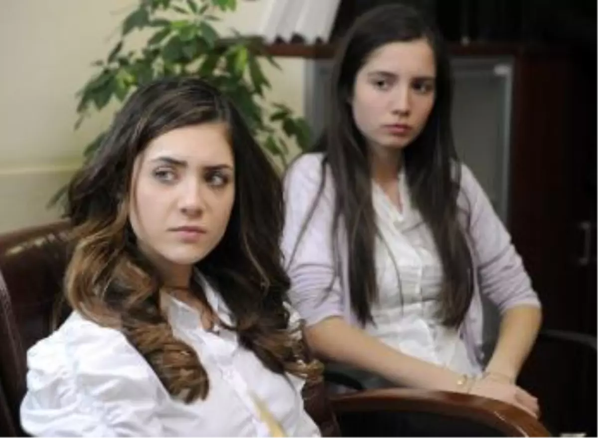 Yeliz, Hulki\'yi İhbar Ediyor