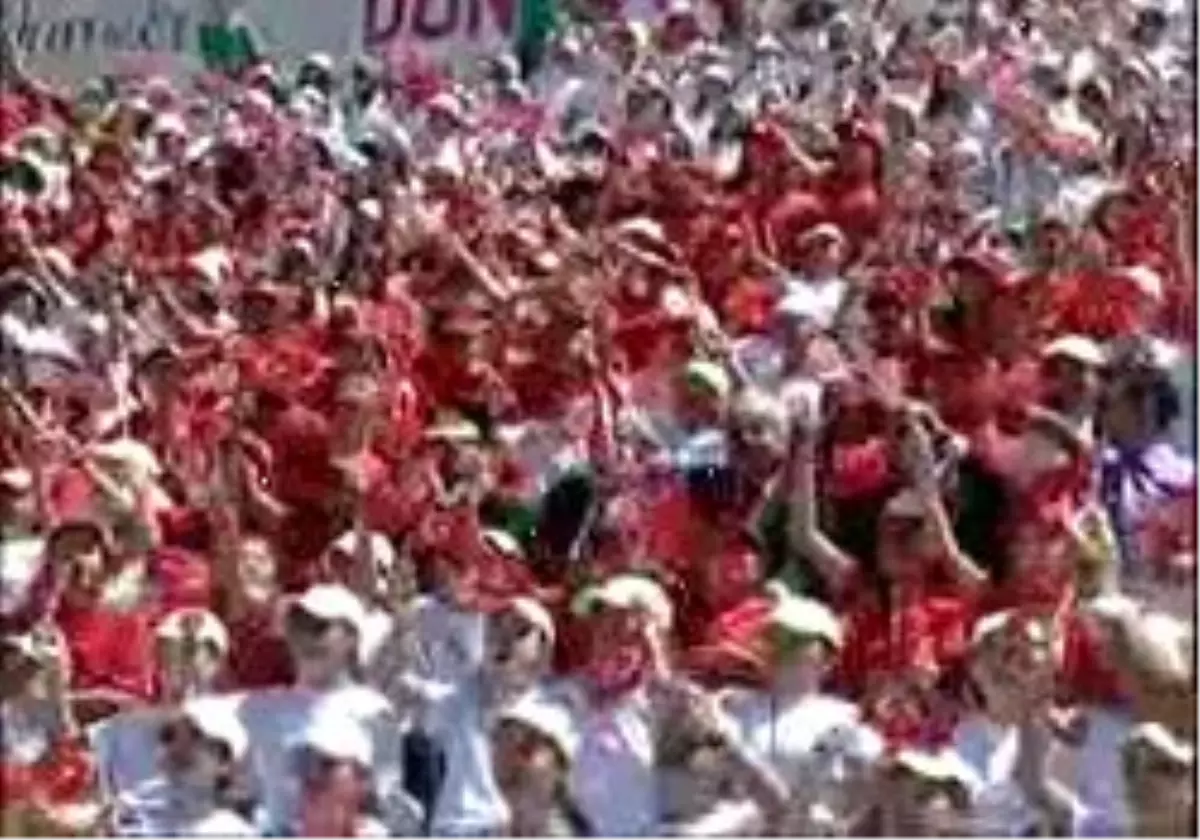 Antalya\'Da 23 Nisan Törenlerinde Rekor Denemesi