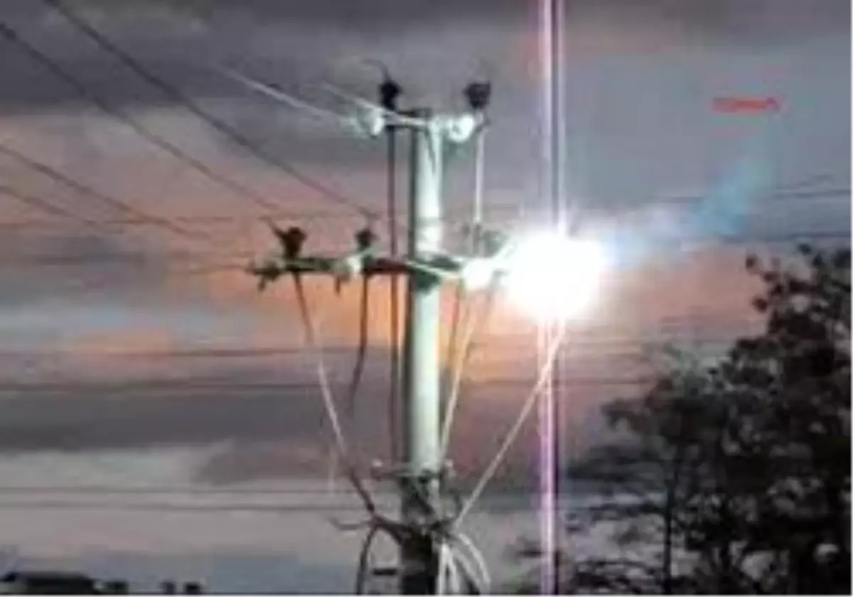 Sivas - Elektrik Direğindeki Kaçak Mahallede Korkulu Anlar Y