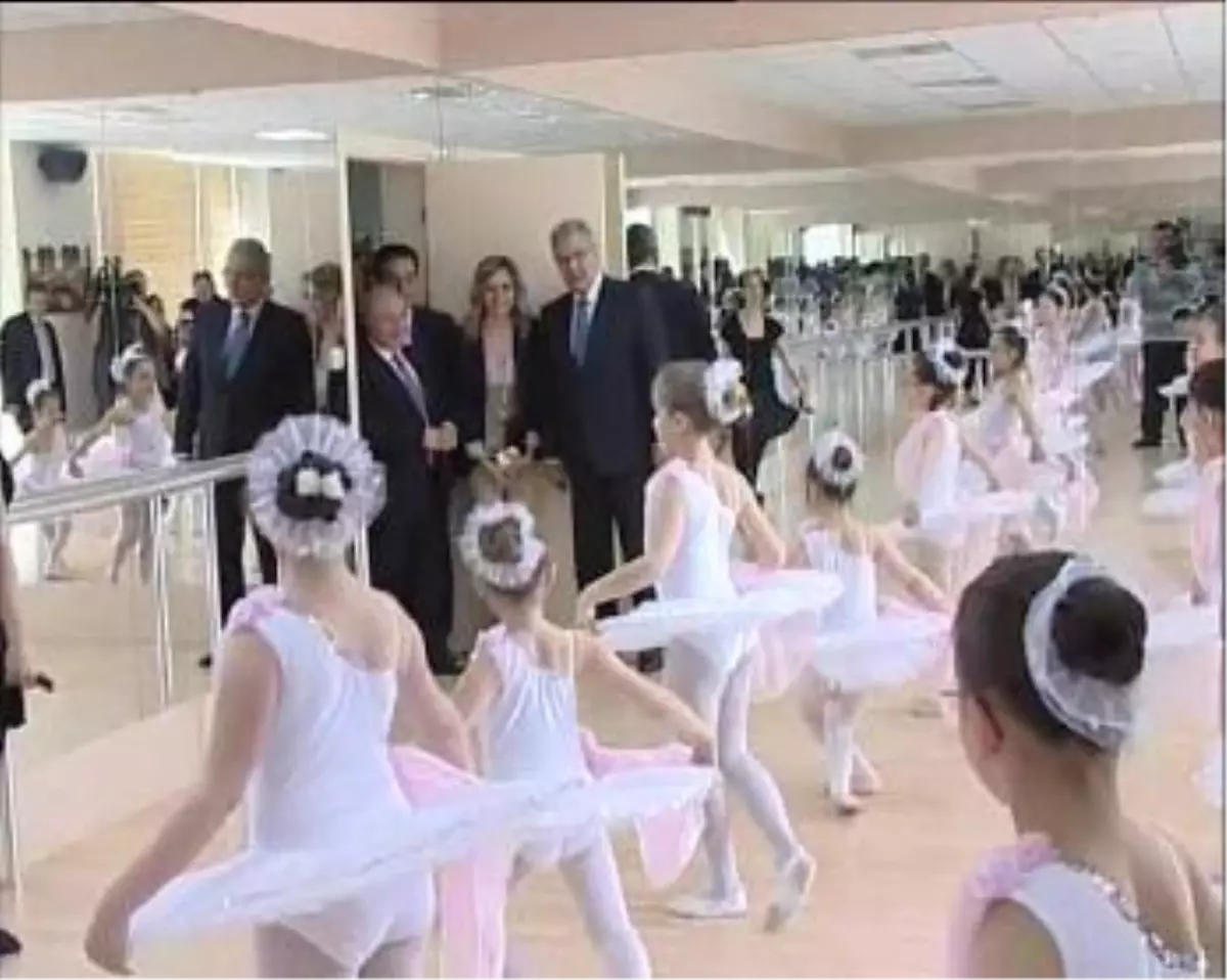 Baykal, Çocuk Sanat Merkezi ve Barış Manço Müzesi\'ni Ziyaret Etti.