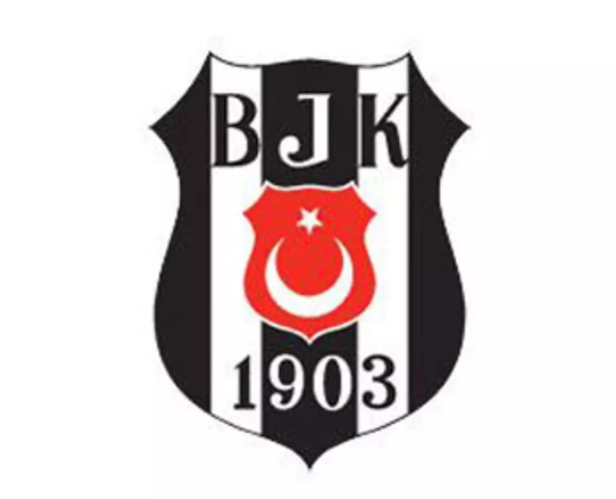 Beşiktaş Taraftarından Takımlarına Meşaleli Moral