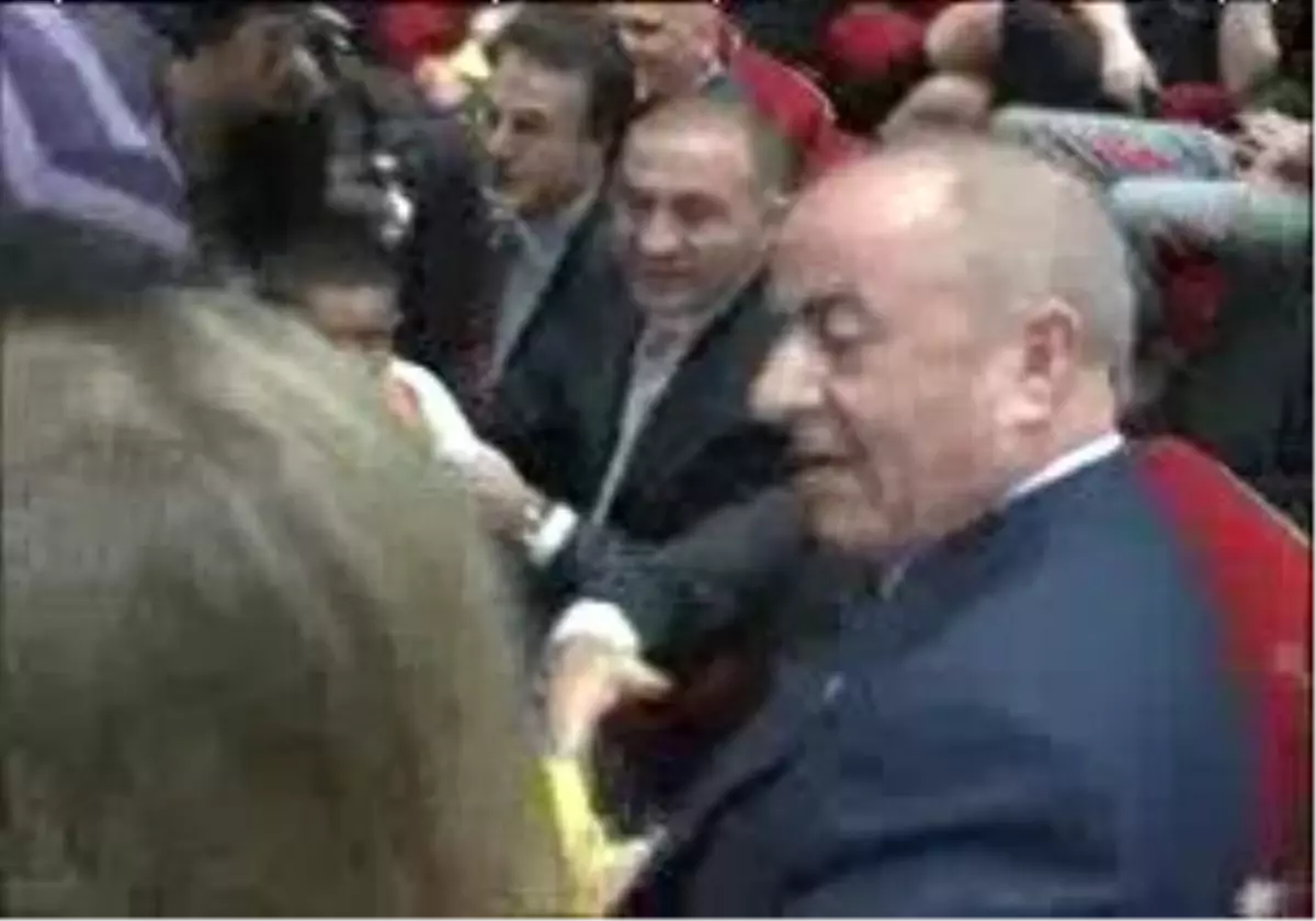 Baykal, Sabah Açılışını Yaptı Akşam Tiyatro İzledi.