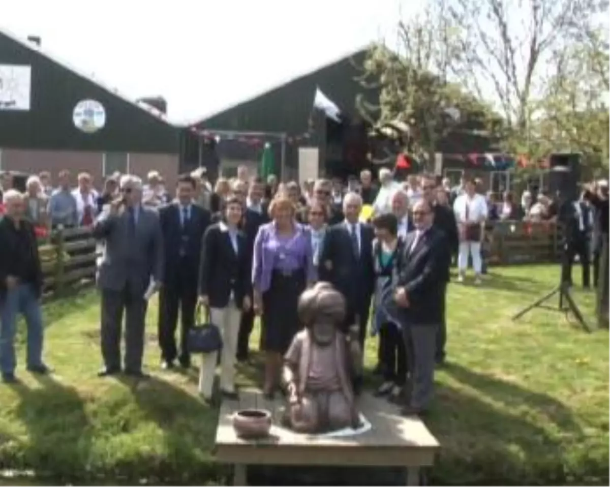 Hollanda\'da \'Nasreddin Hoca\' Heykeli