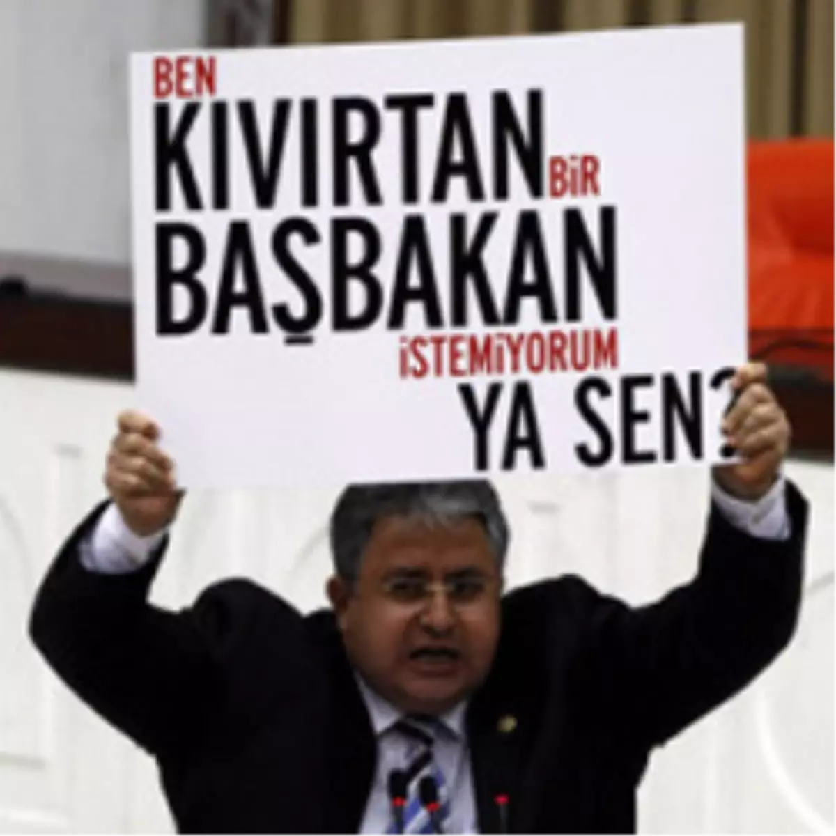 Meclis\'i Karıştıran Pankart
