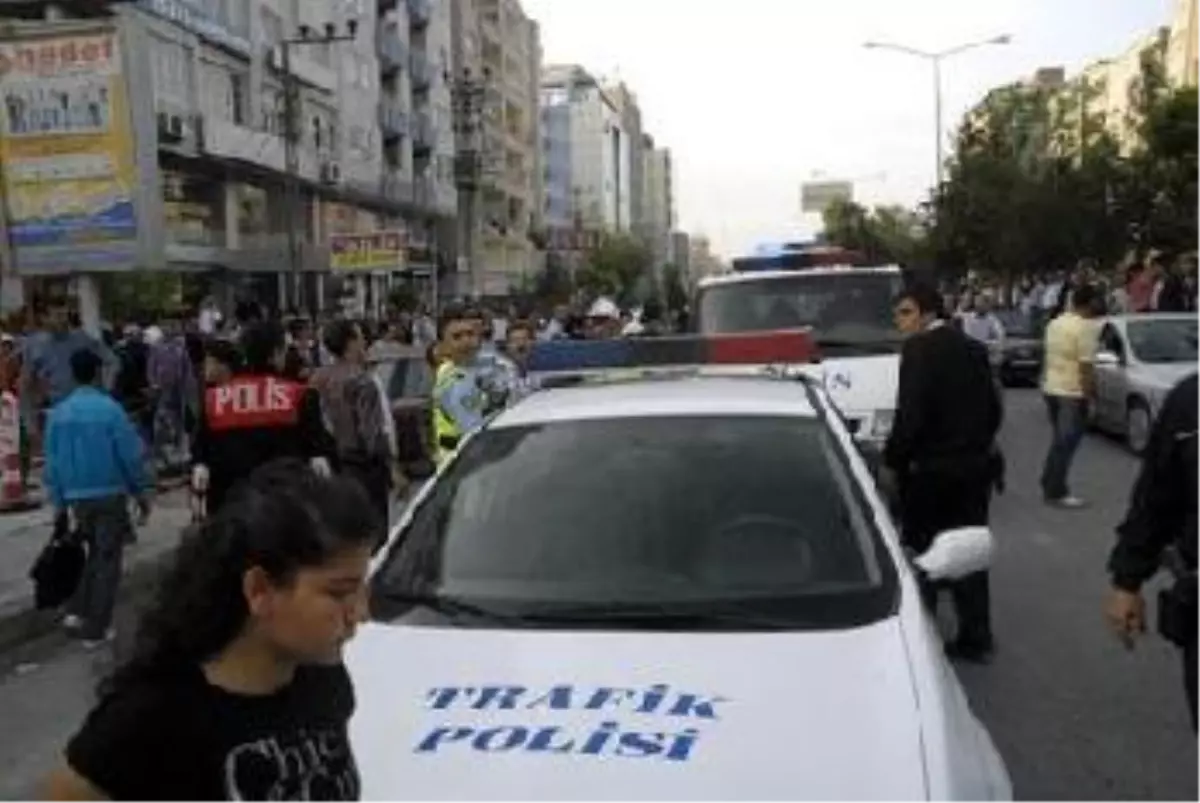 Batman\'da Okuldan Atılan Öğrenciler, Müdür Yardımcısını Bıçakladı