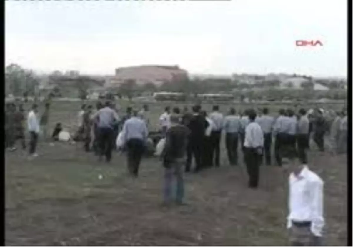 Diyarbakır - 2//Dicle Üniversitesi Karıştı: 98 Öğrenci Gözal