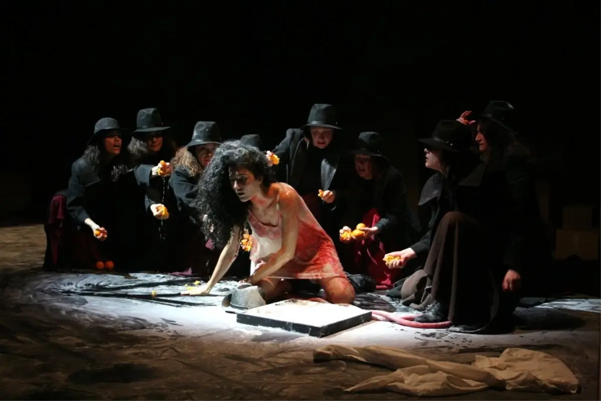 İBB Şehir Tiyatroları Nisan Ayında Yeniden "Bakhalar" Diyor! 

