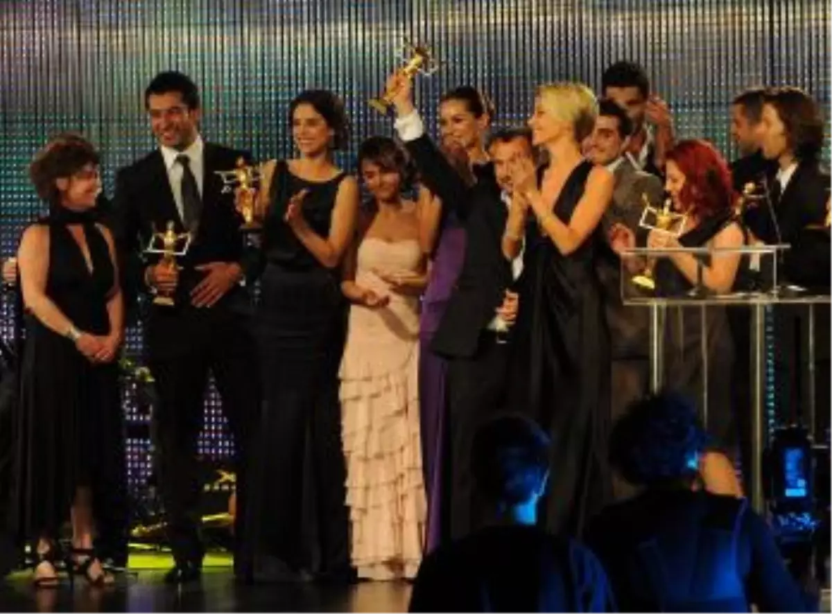 İsmail Cem Televizyon Ödülleri\'ne "Ezel" Damgasını Vurdu