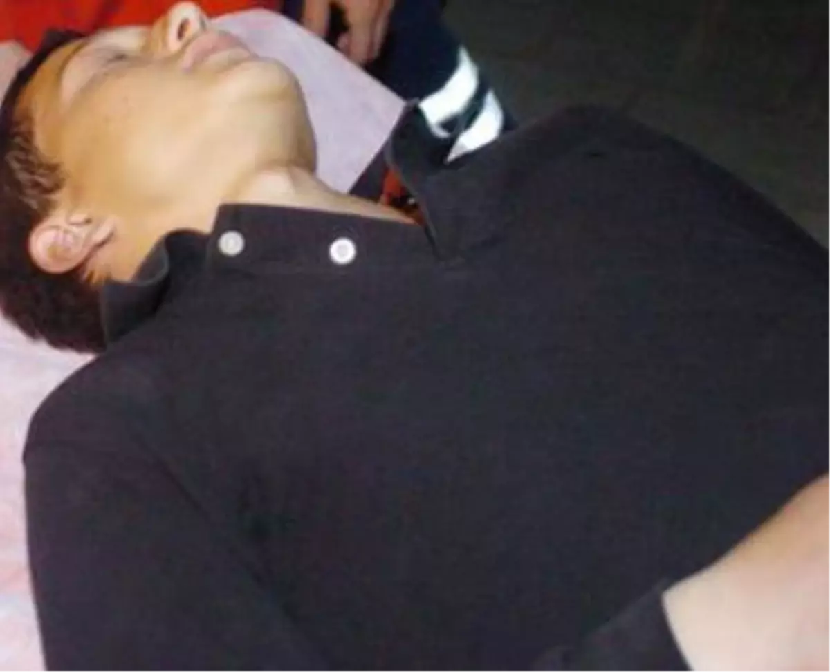 Konya\'da Küfür Kavgasında 3 Kişi Bıçaklandı