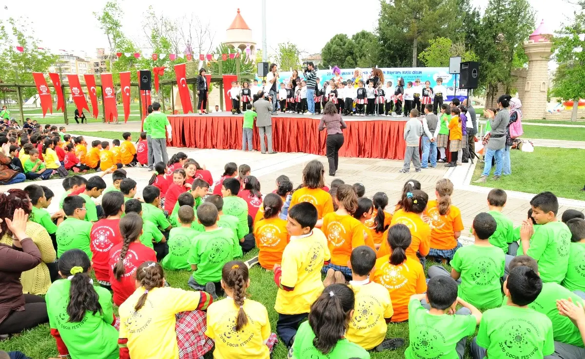 Bugünün Çocukları Geçmişin Oyunları İle Eğlendiler 




