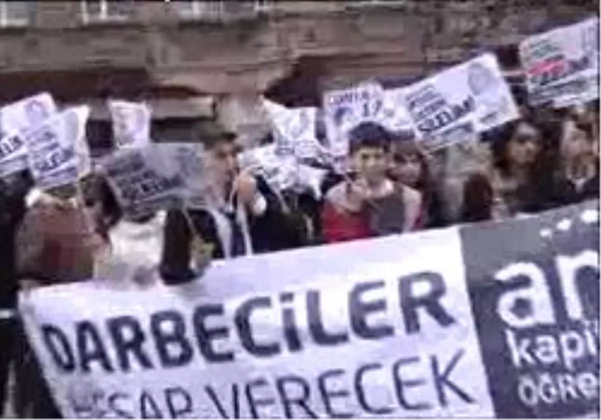 E - Muhtıra Yıldönümünde Protesto Edildi...