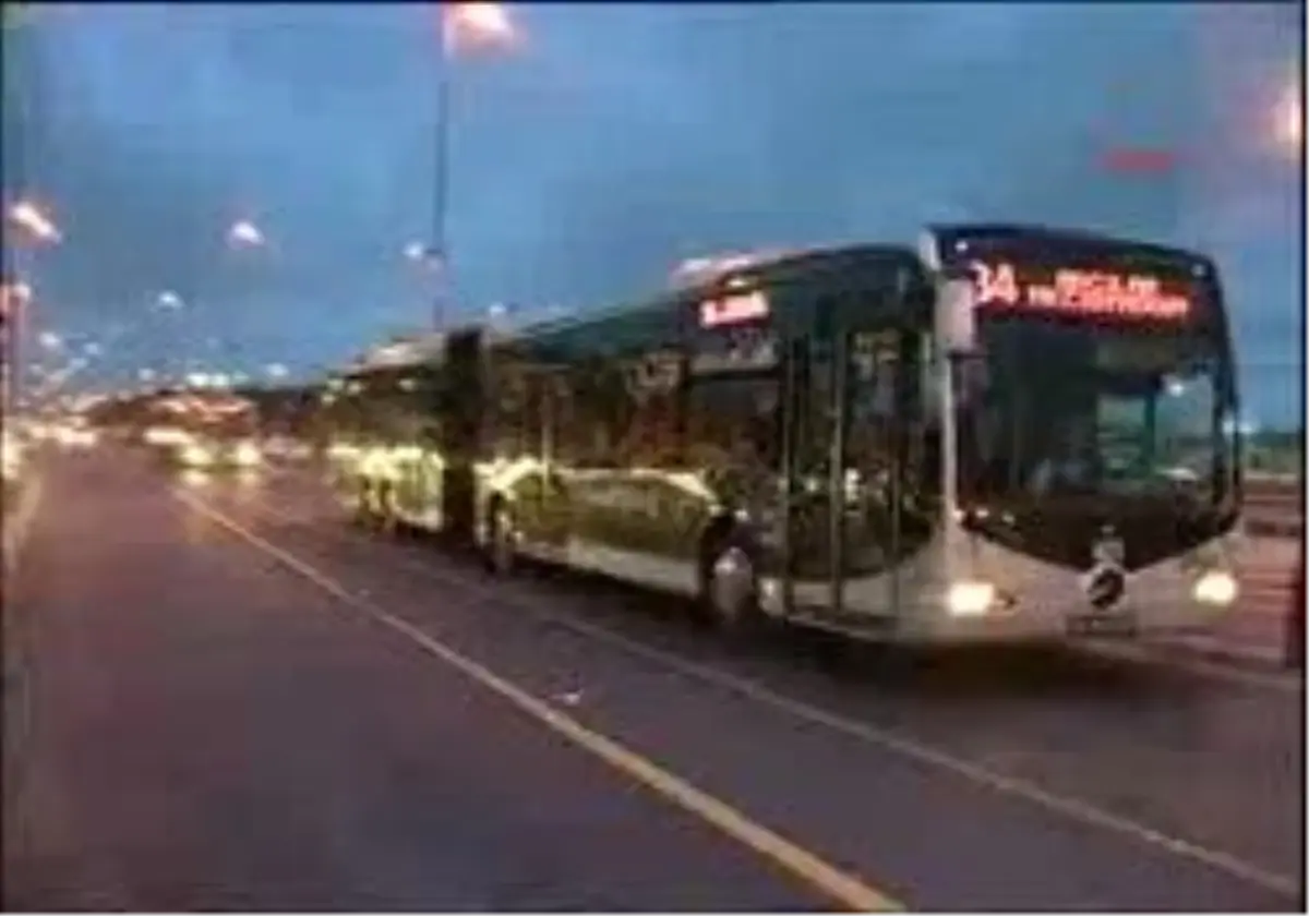 Araç Metrobüs Yoluna Daldı