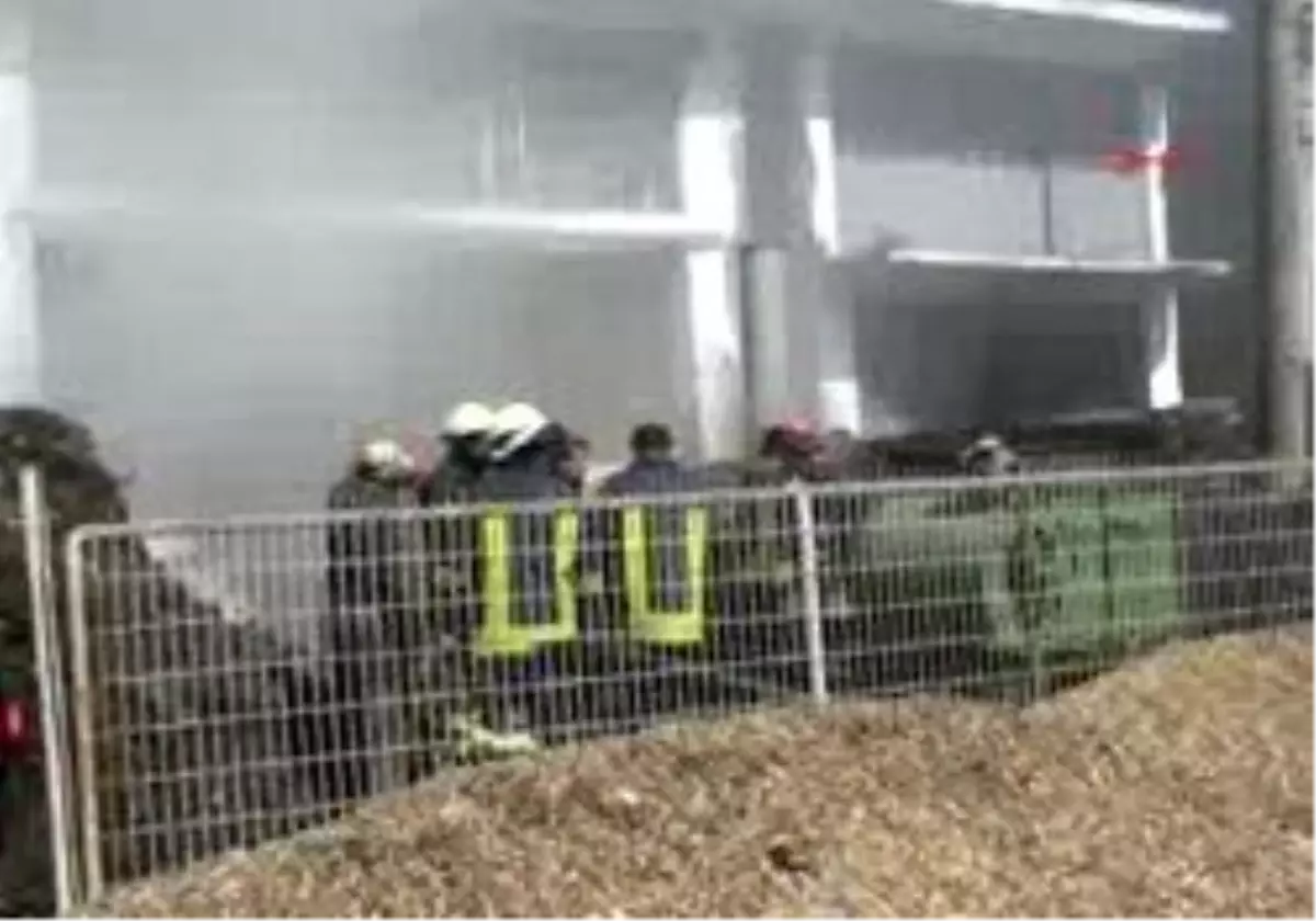 Çorlu´Da Bulunan Küspe Fabrikasındaki Yangın Paniğe Yol Açtı